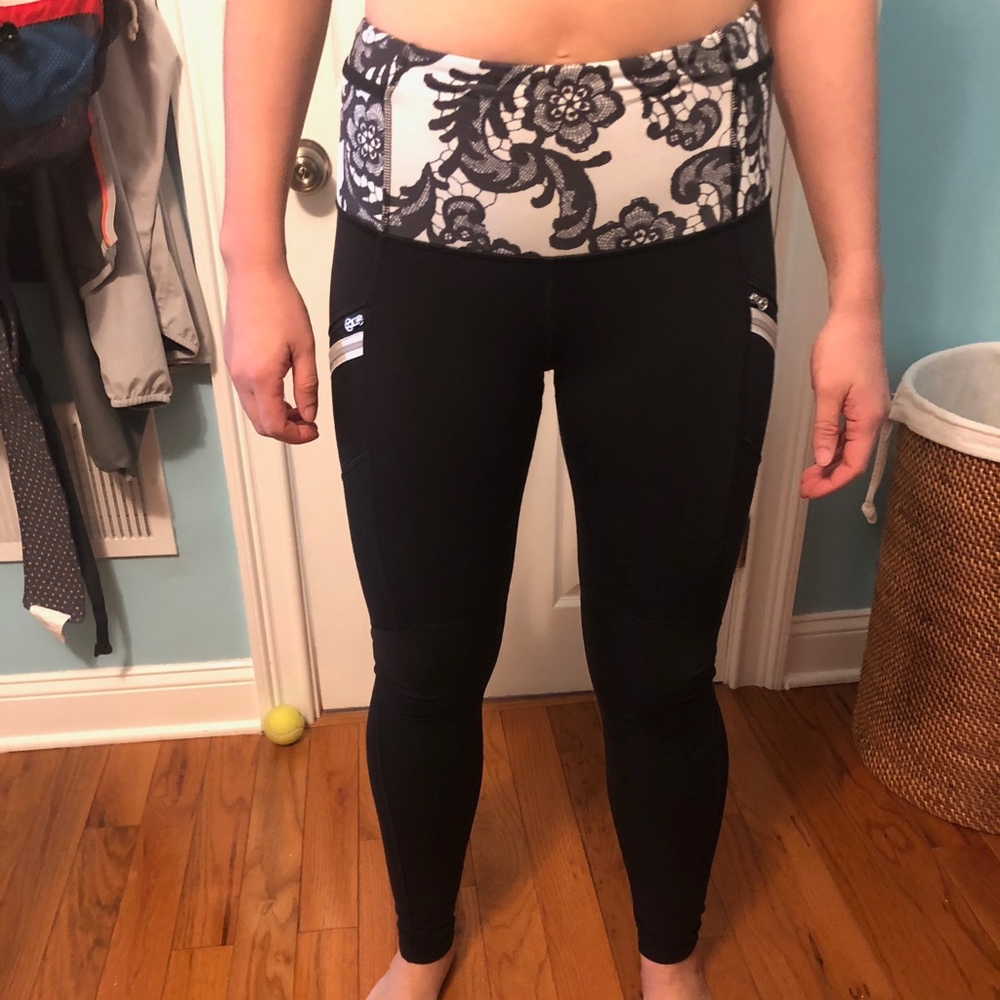 Lululemon quilted leggings size 6 White floral